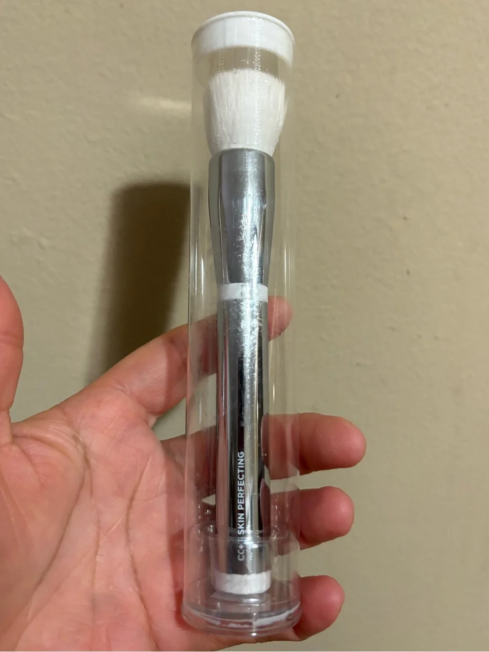IT COSMETICS HEAVENLY SKIN CC+Skin-Perfecting Brush #702 BrandNew Factory Sealed
